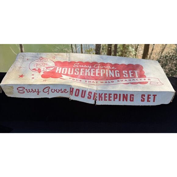 1940’s Susy Goose Housekeeping Set Kiddie Brush Sweeper Broom Set in Box! - Picture 2 of 12